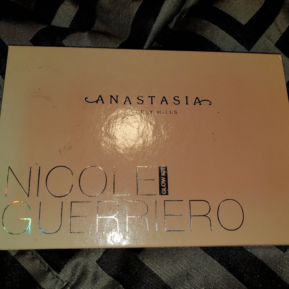 Abh Nicole Guerriero highlight palette